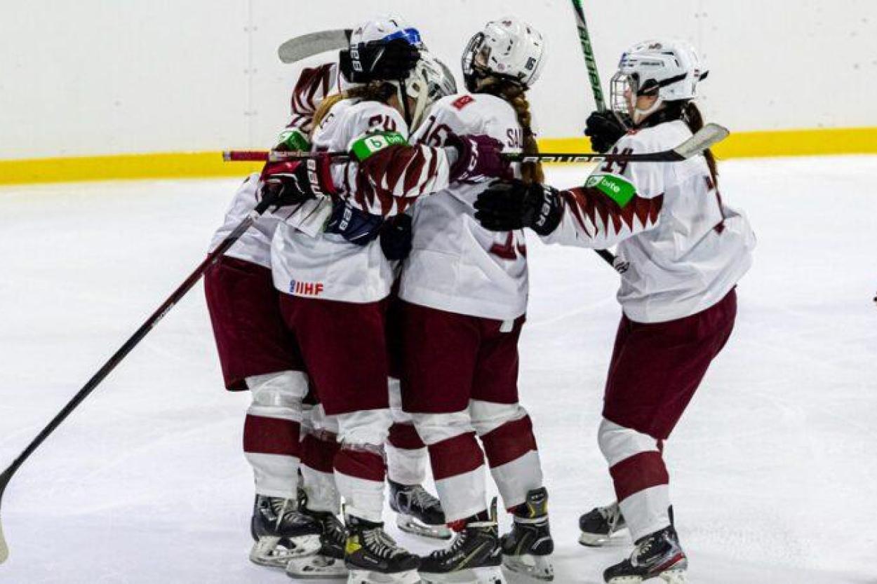 Женская сборная Латвии по хоккею проведет сегодня в Риге контрольный матч со сборной Польши