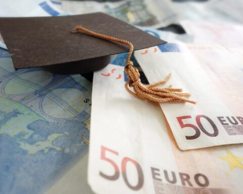 Денежный перевод из Латвии: вспоминайте иногда бедного студента