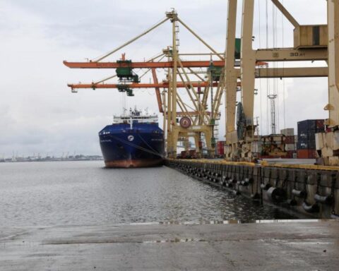 Объем перевалки грузов в Рижском порту за четыре месяца существенно снизился