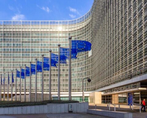 В Латвии стартует досрочное голосование на выборах в Европарламент