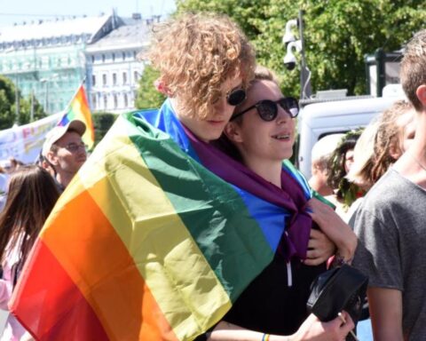 Обиженные Рижской думой геи и лесбиянки нашли поддержку в посольстве США