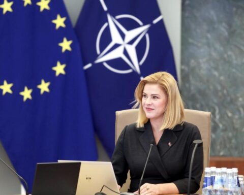 Силиня рассказала, почему политики ее поколения сносят советские памятники