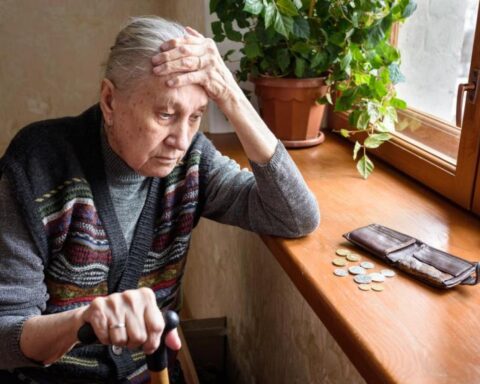 Пенсионеров Латвии ждет глубокая бедность: их уровень жизни упадет в восемь раз