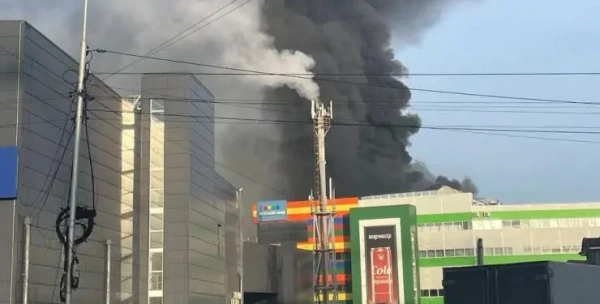 В РФ взорвался и загорелся ТЦ во Владикавказе: есть погибшие и пострадавшие