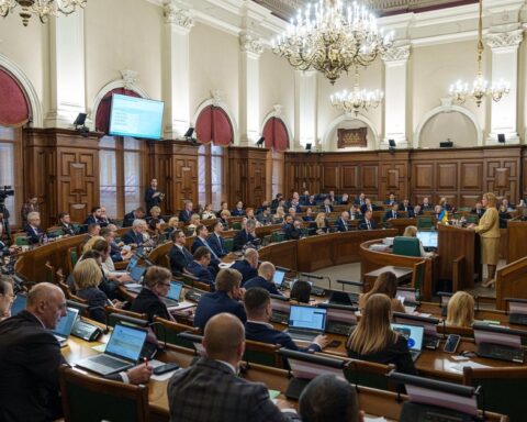 Теперь депутаты обязаны говорить в Сейме только на латышском