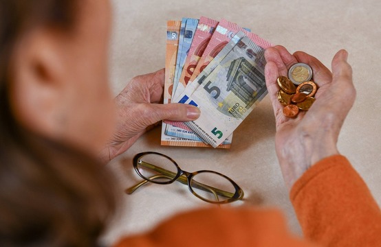 Будущие пенсии под угрозой: МВФ предупреждает о последствиях реформы в Латвии