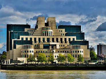 Дед новой главы MI6 служил у нацистов, но она его не знала, заявляют в ведомстве