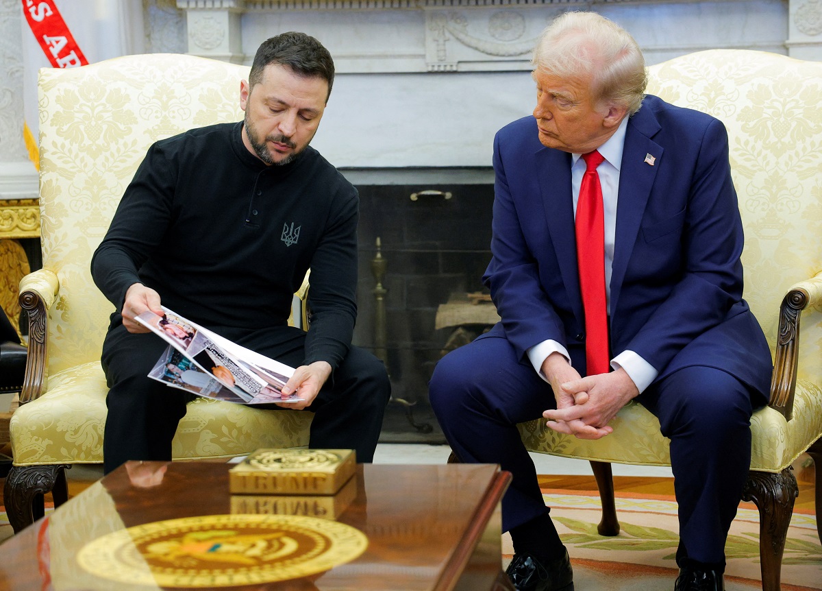 Дональд Трамп пересматривает свою позицию по отношению к Зеленскому и испытывает разочарование в отношении Путина, сообщает Financial Times.