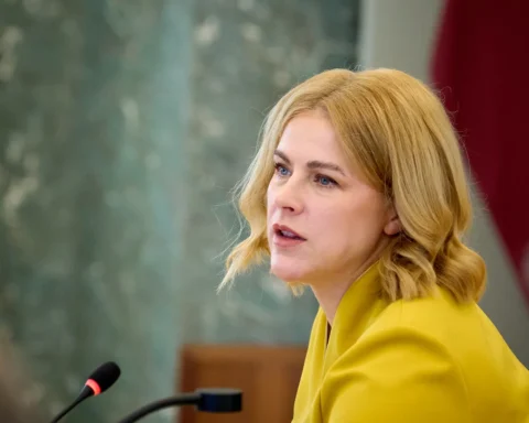 Коалиция проведёт пересмотр зарплат для чиновников и министров