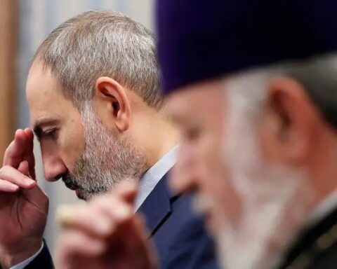 Конфликт между премьер-министром Пашиняном и армянской церковью: риски раскола в обществе.