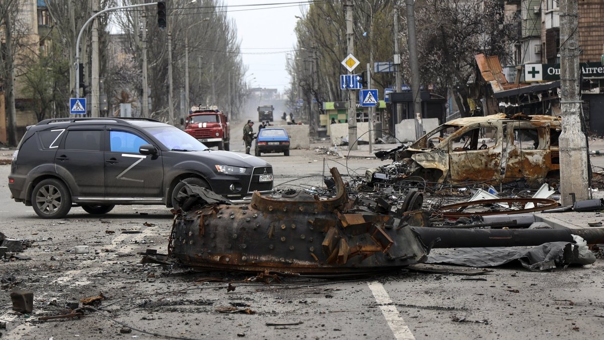 Мариуполь остается в руинах: что говорят жители оккупированного города