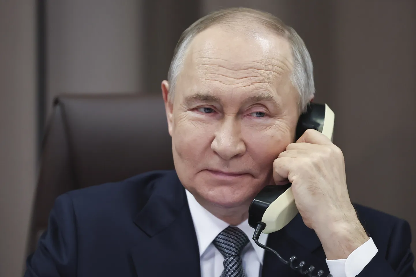 Предполагаемая дочь Путина работает в парижской галерее, где выставляются антивоенные художники