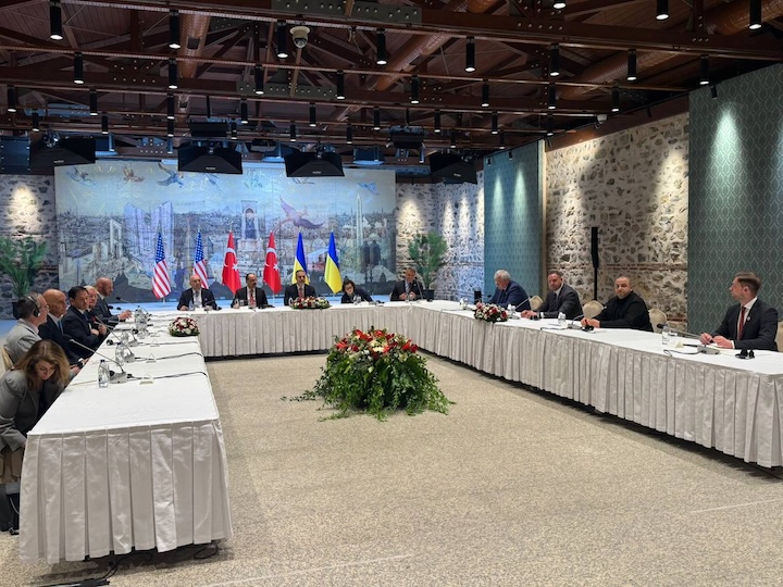 Путин: Переговоры в Стамбуле могут возобновиться после 22 июня.