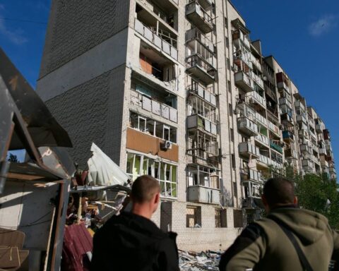 Россия нанесла ракетные и drone-атак по нескольким регионам Украины, в результате которых имеются пострадавшие.