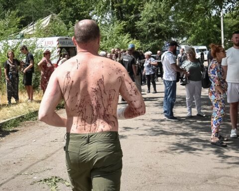 Россия осуществила ракетный удар по Днепропетровской области Украины, есть жертвы.