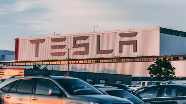 Tesla запустила роботакси с пассажирами на маршрутах