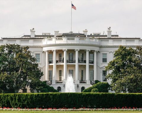 Трамп провел совещание в Белом доме о целесообразности присоединения к израильской операции против Ирана: подробности события.