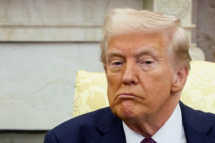 Трамп заявил о требовании безоговорочной капитуляции от Ирана, подтверждая местонахождение верховного лидера страны.