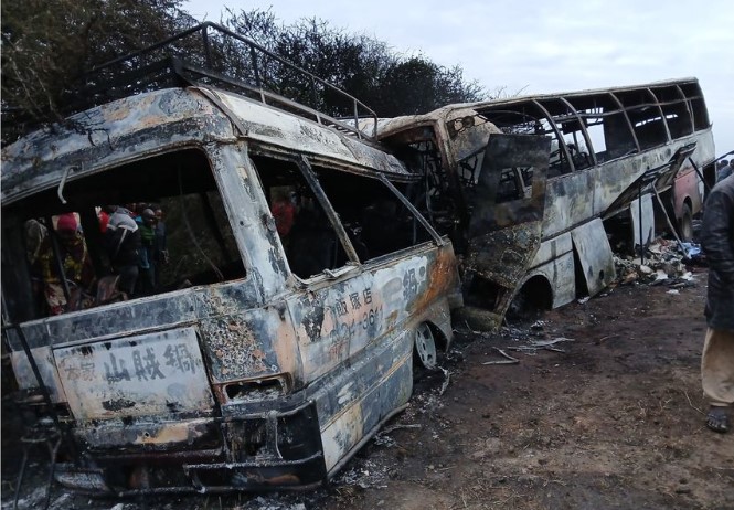 В Танзании в результате столкновения двух автобусов произошло возгорание, в результате чего погибли как минимум 38 человек.