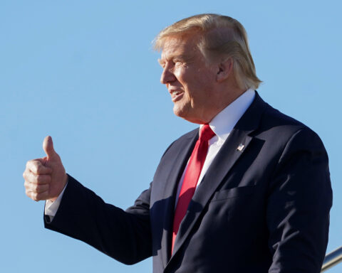 Верховный суд США ограничил полномочия судей, и указ Трампа о гражданстве по праву рождения вступит в силу.