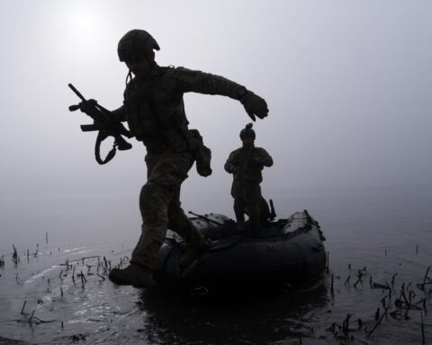 Захвачено первое село в Днепропетровской области, заявляют российские источники
