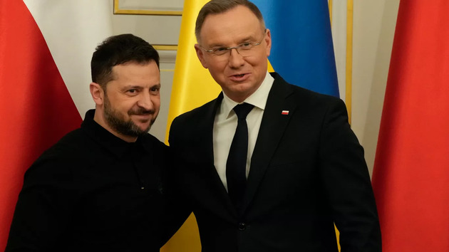 Зеленский вручил Дуде орден Свободы на встрече в Киеве