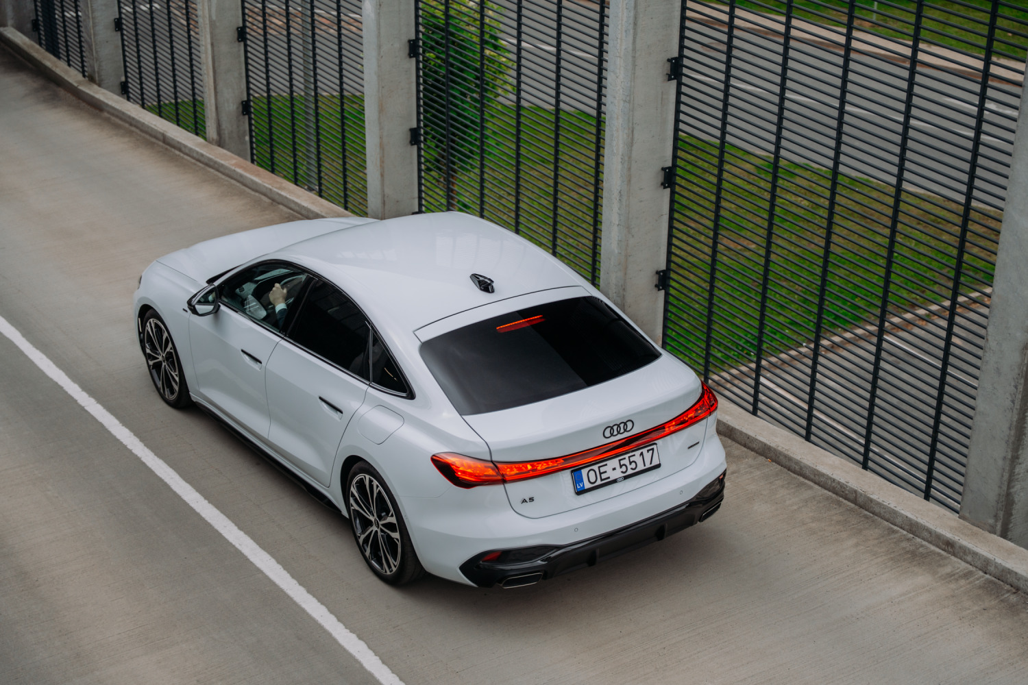 Audi A5 e-hybrid представлен в Латвии с акцентом на спортивность и электрический запас хода