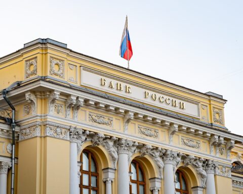 Банк России готовится к снижению ключевой ставки на фоне экономических проблем