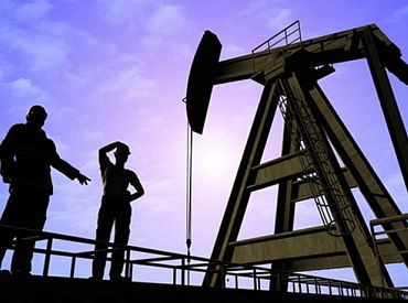 Цена на сырую нефть достигла рекорда на мировом рынке за 50 дней