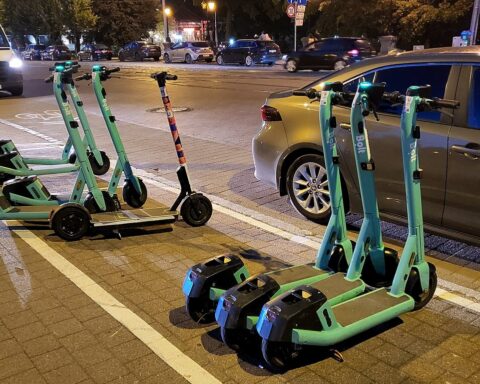 Электросамокаты обязаны быть застрахованы полисом ОСТА