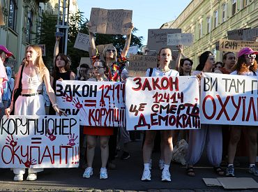 ЕС приостановил 1,5 млрд евро помощи Украине из-за проблем с антикоррупцией