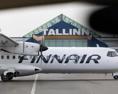 Finnair отменяет около 100 рейсов в понедельник