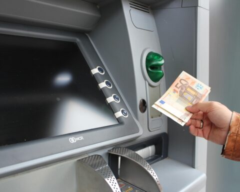 Контроль за наличными в банкоматах и доходы ss.com