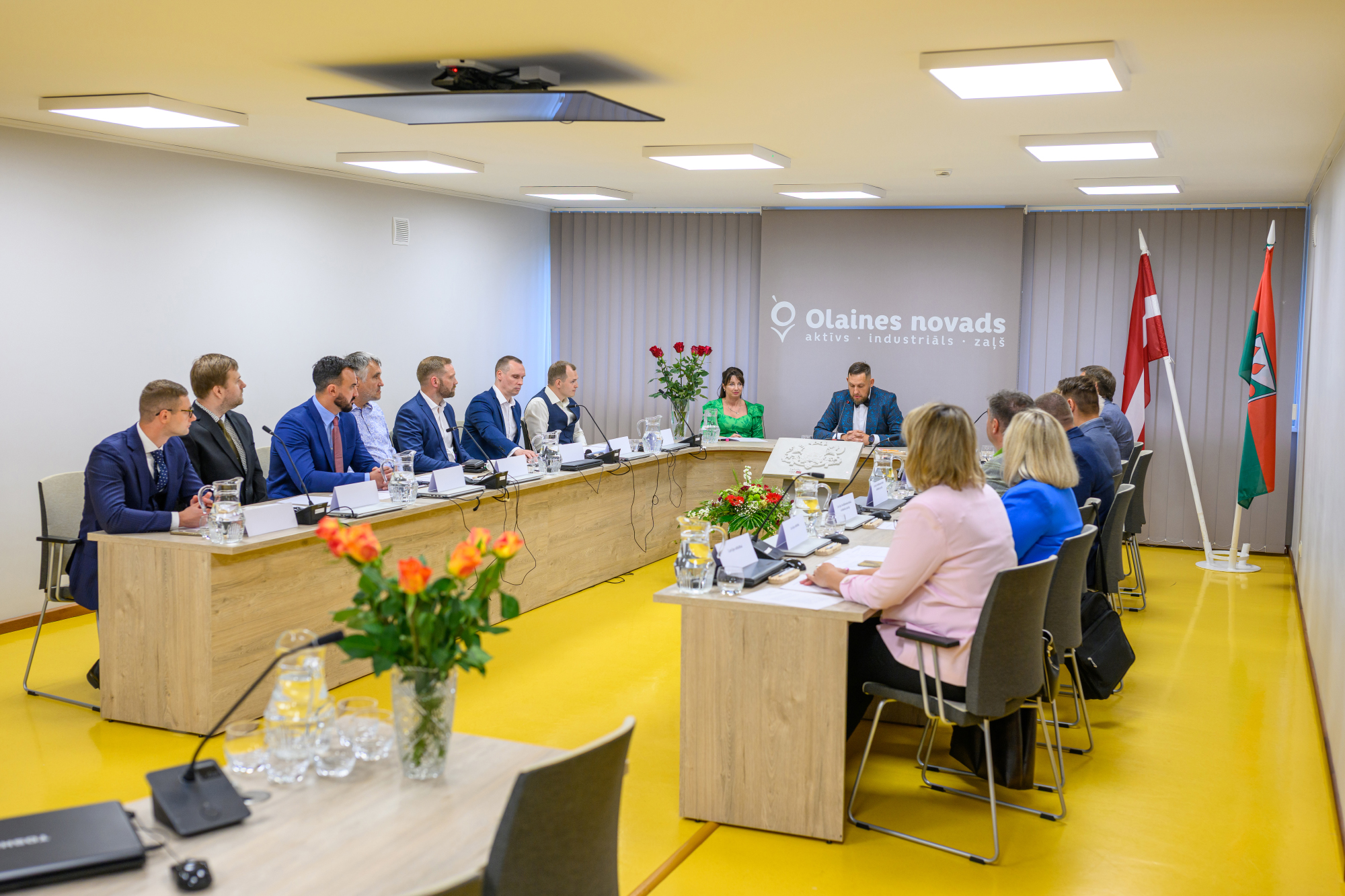 Министерство проверяет депутата с подозрительным образованием в Риге