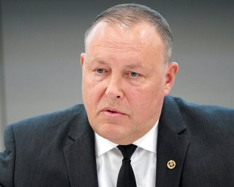 Министр: нельзя ухудшать условия выхода на пенсию для работников МВД