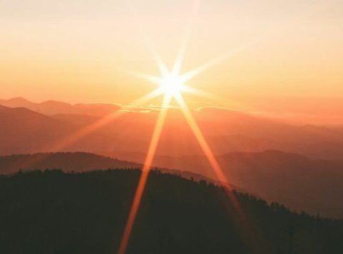 На Солнце произошла мощная вспышка, образовавшая "огненный каньон" длиной 400 тыс. км