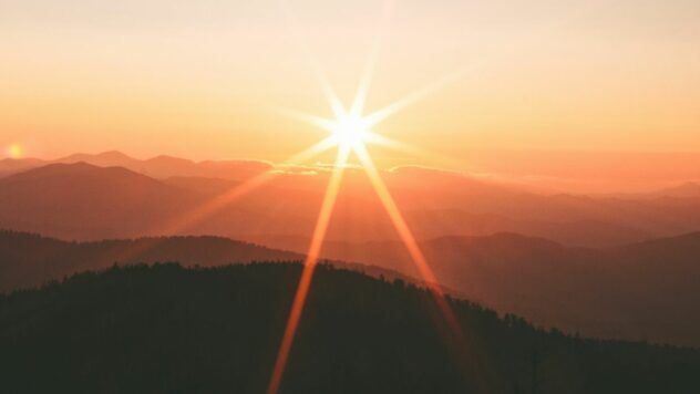 На Солнце произошла мощная вспышка, образовавшая "огненный каньон" длиной 400 тыс. км