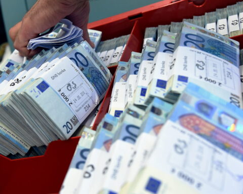 Недостача средств составила 580 миллионов евро