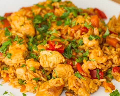 Паэлья с курицей и овощами: простой рецепт приготовления