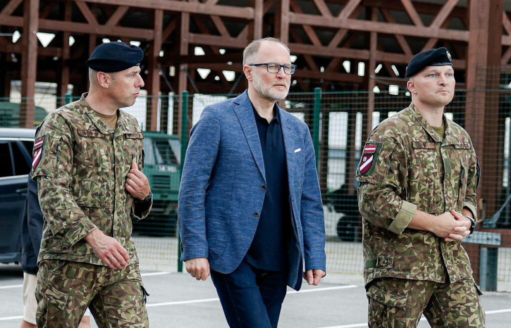 Пенсии военных останутся неизменными после реформы, сообщает министр