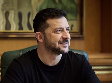 Поставки оружия из США в Украину снова начаты, сообщил Зеленский