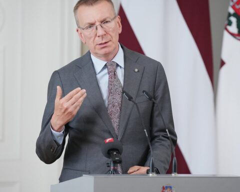 Ринкевич выступил за заморозку зарплат выборных должностных лиц и министров