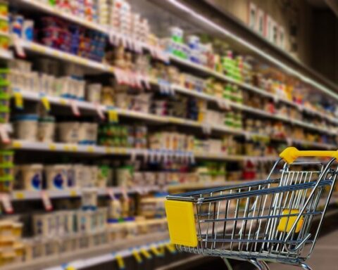 Румыния сохраняет лидерство по низким ценам на продукты в ЕС при высокой инфляции