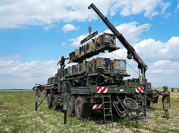 США приостановили поставку оружия в Украину и другие страны