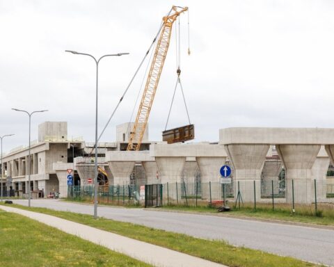 Строительство станции Rail Baltica и дороги у аэропорта: фотографии процесса