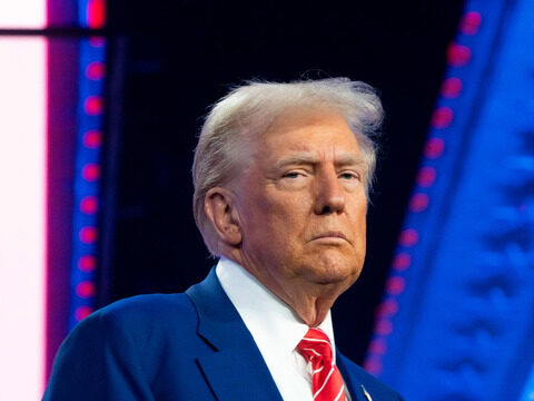 Трамп отступает в торговой войне: причины неудач в глобальном контексте