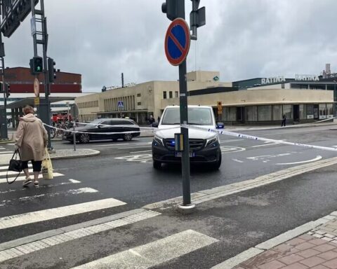 В центре Тампере четыре человека получили ранения в результате ножевого нападения