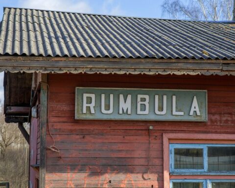 В Риге введён запрет на купание на пляже "Румбула" в реке Даугава