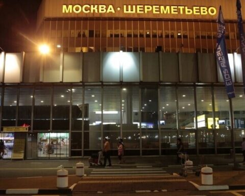 В России задержаны почти 2000 авиарейсов, Путин уволил министра транспорта