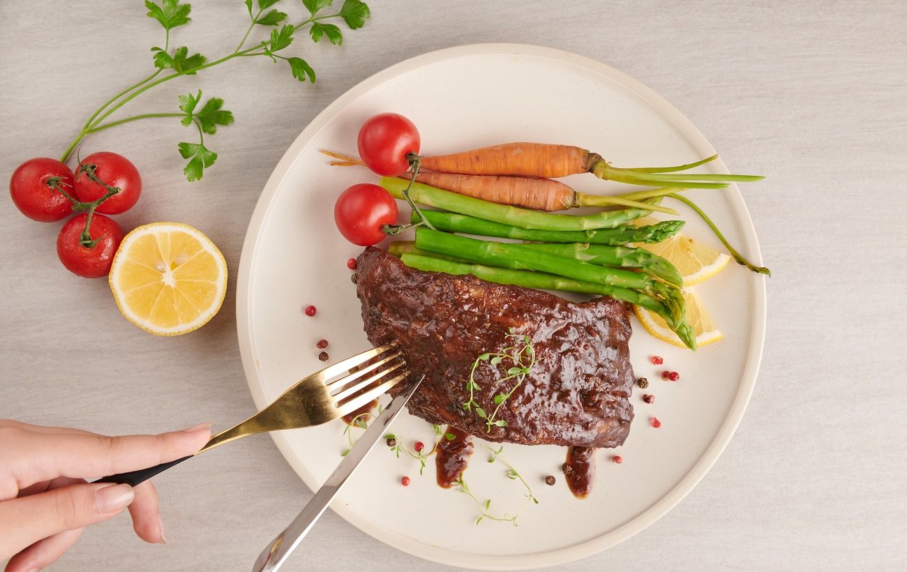 Врач-диетолог назвала основную ошибку при запекании мяса